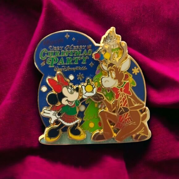 Disney Pin Mickeys Very Merry Christmas Party 2006 Minnie Mouse Reindeer 3D Y2K. - Picture 10 of 13